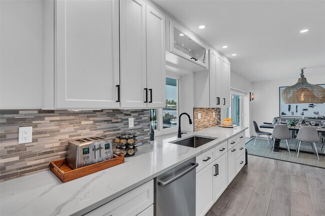 Building Photo - 3108 NE 42nd Ct