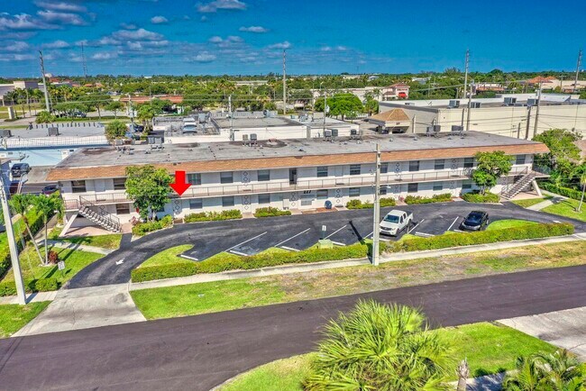 Building Photo - 227 Castlewood Dr