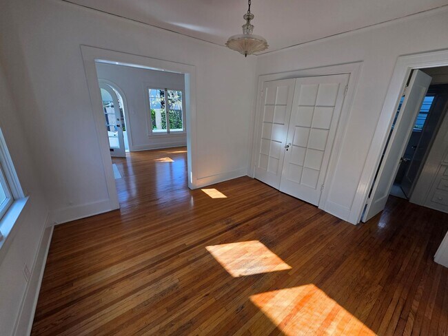 Building Photo - 124-128 Breeze Ave.-126