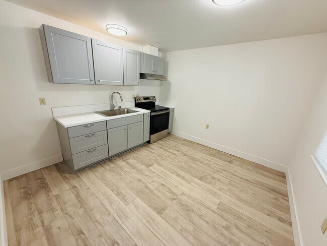 Building Photo - 2 bed 1 bath unit for rent in South Lake Tahoe