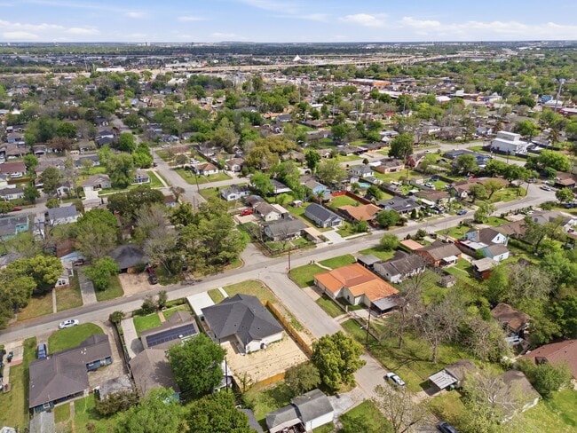 Building Photo - 7040 Kinney St