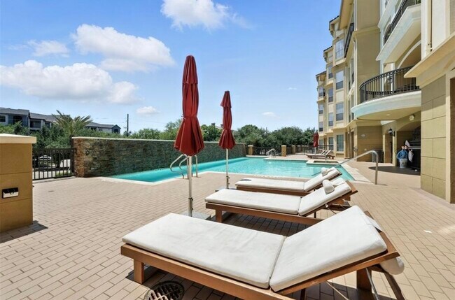 Building Photo - 7575 Kirby Dr