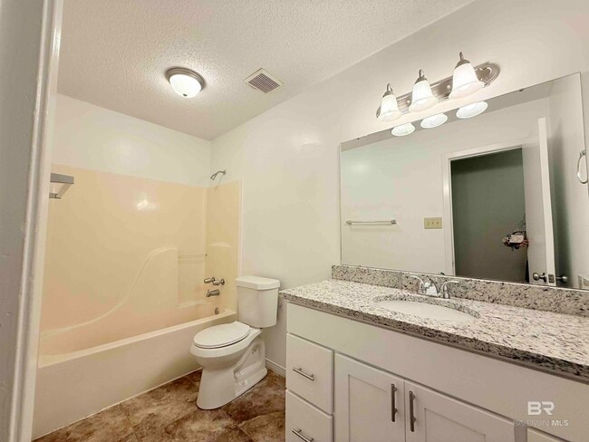 Building Photo - 233 Ridgewood Dr