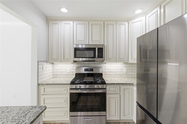 Building Photo - 2326 Dowd Ln