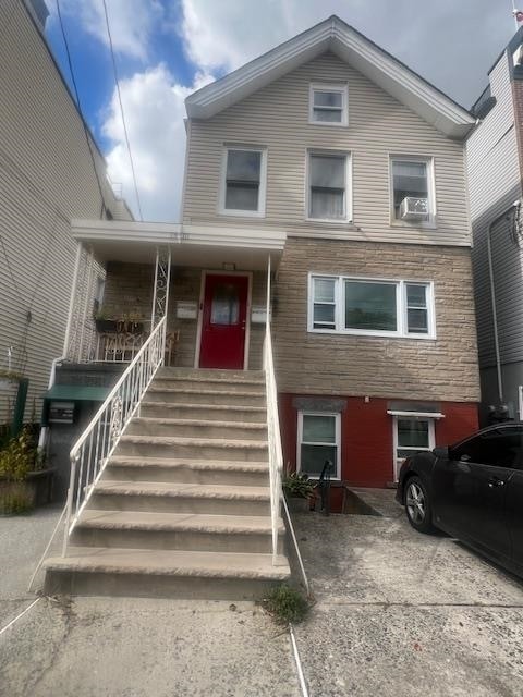 Building Photo - 321 New York Ave