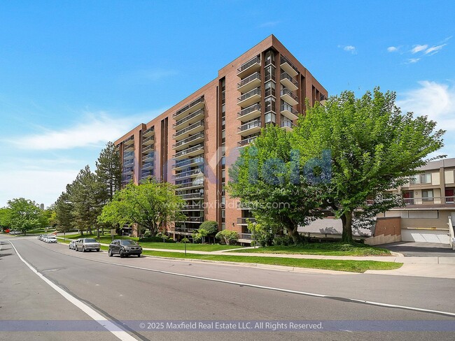 Building Photo - NEWLY REMODELED FLOORING!! Salt Lake City - Heart of Downtown - 2BD - 2BTH - 1GAR PARKING