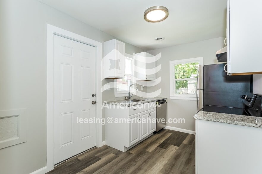 Building Photo - 16550 Ziegler St