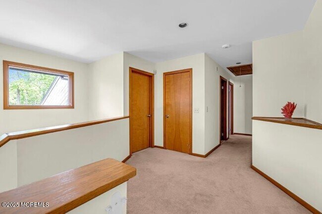 Building Photo - 105 Riverview Ave