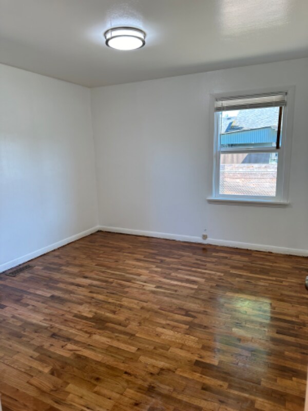 Building Photo - 910 Trosper Rd SW
