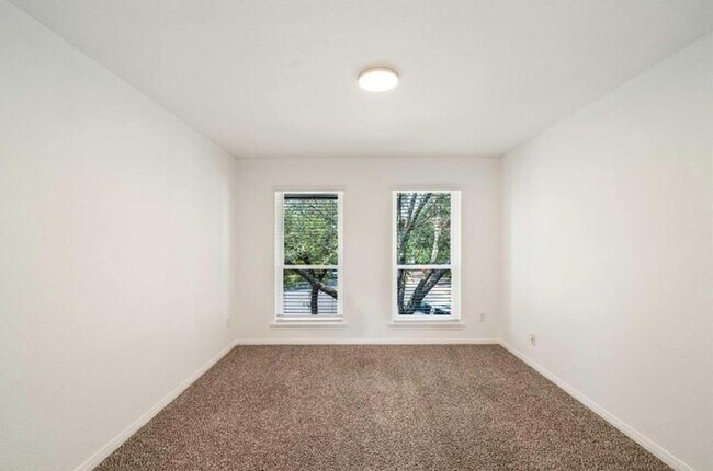 Building Photo - 2507 Eastwood Ln