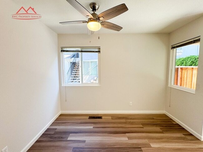 Building Photo - 411 College Ave