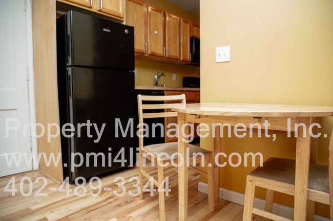 Building Photo - Remodeled, Furnished 1 Bedroom Apartment Available Now!