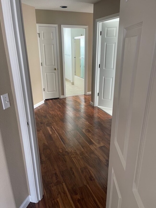 Building Photo - Beautiful 3 bed 2.5 home in Oak Hills! Was...