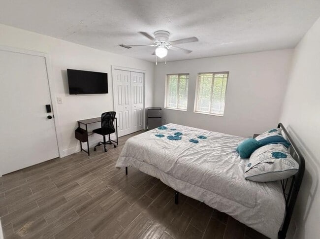 Building Photo - 5140 River Bluff Ln