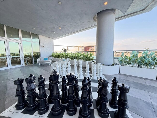 Building Photo - 2000 Metropica Wy