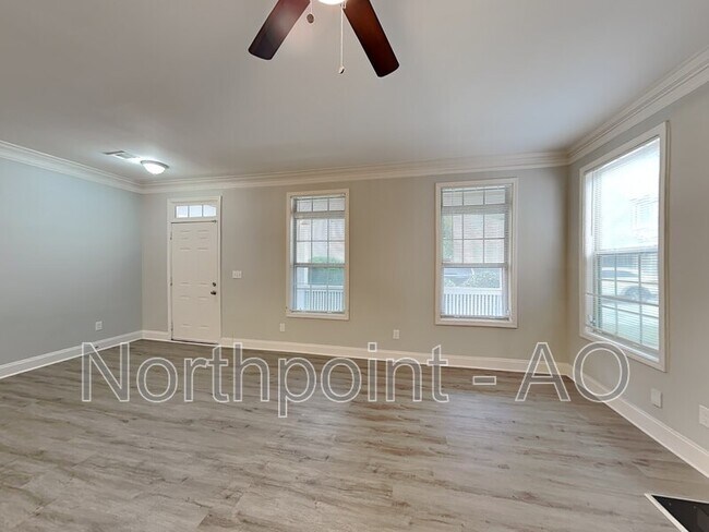 Building Photo - 1305 Sweetbriar Cir