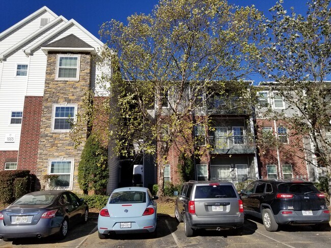 Apartment Building - 1665 S Radisson Dr