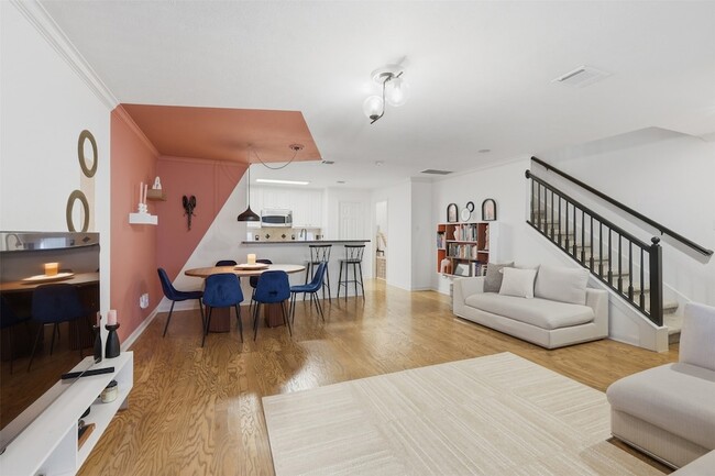 Building Photo - 1923 Bailey St