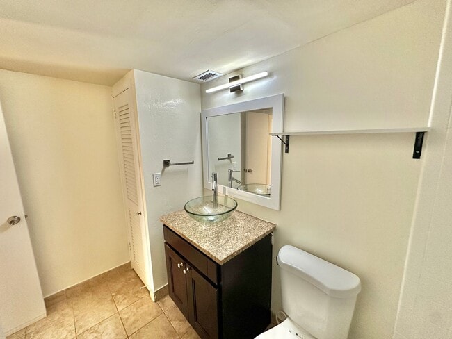 Building Photo - Dupont's Pulchritudinous Palladium 1 bedroom Condo w/ Balcony & Pool. All utilities included.