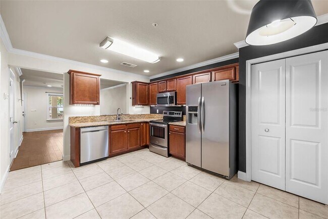 Building Photo - 4605 SW 48th Dr