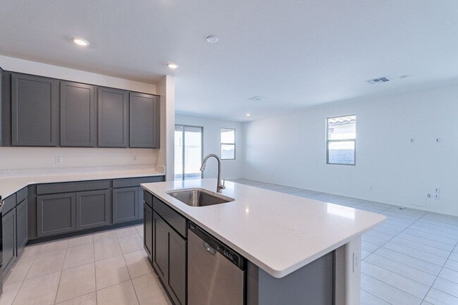 Building Photo - Modern 3-Bed + Den Home in Ventana De Estrellas