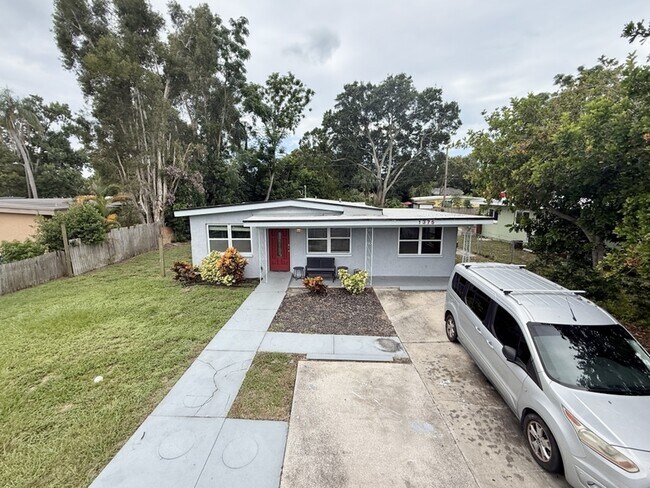 Building Photo - 1375 Tuscola St