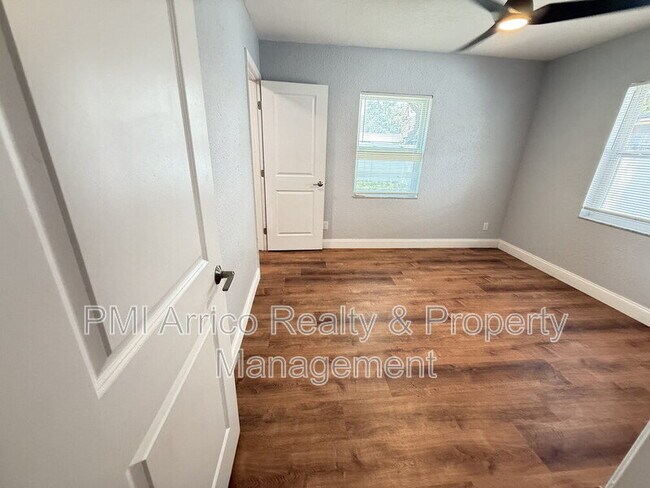 Building Photo - 2809 Marconi St