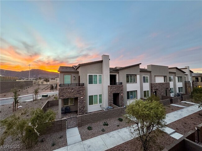 Building Photo - 337 Laurel Peak Dr