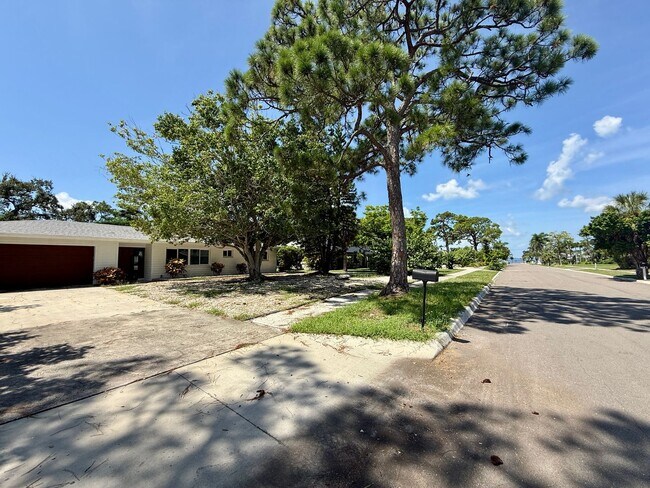 Building Photo - Unique & Renovated 3 Bedroom, 2 and 2 Half...