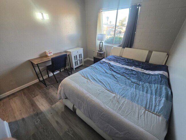 Building Photo - Rooms for Rent – Furnished, Lockable, & Private Backyard! 6 Spots Open.