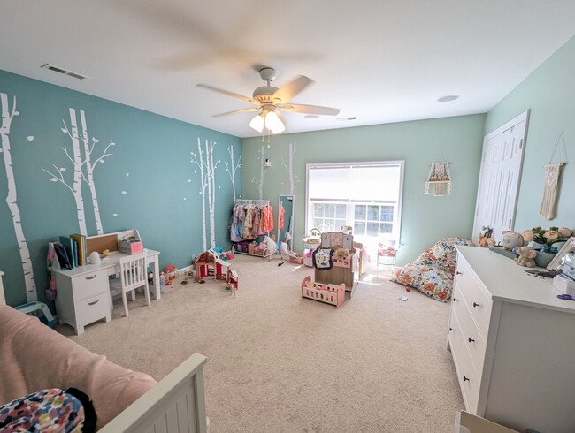 Building Photo - 4980 Westmoreland Dr