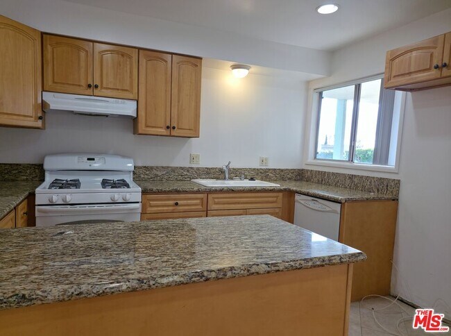 Building Photo - 2337 W Gramercy Ave