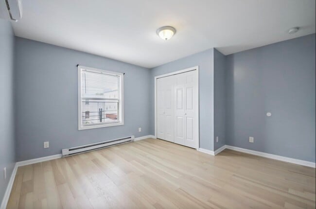 Building Photo - 259 Pine St