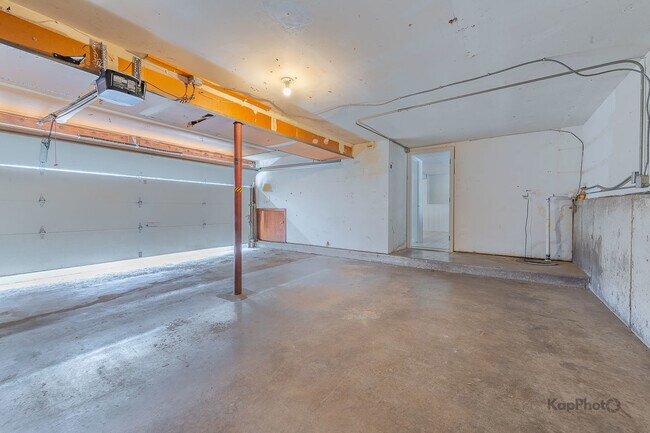 Building Photo - 8170 Northway Dr