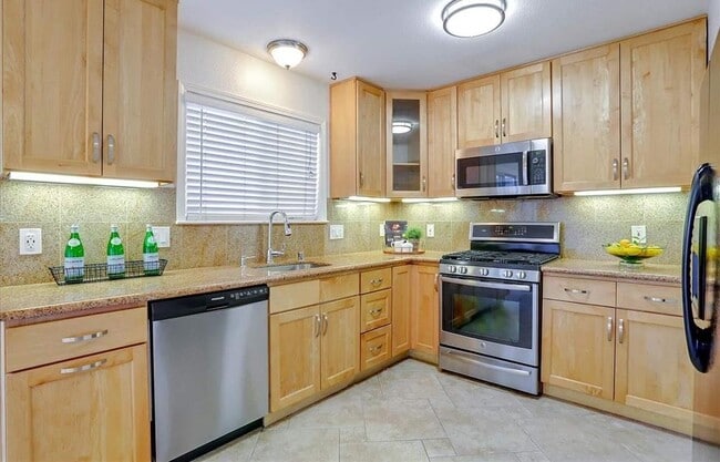 Building Photo - 3370 Northwood Dr.