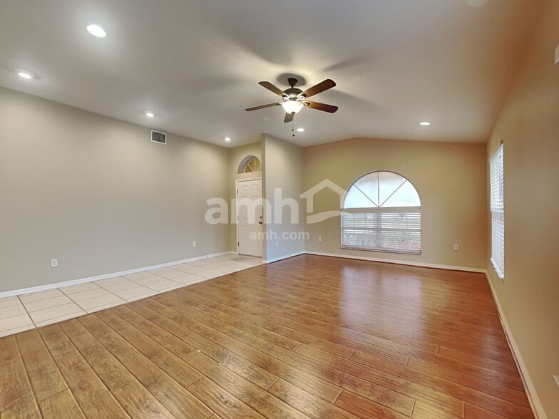 Building Photo - 15511 Montilla Loop