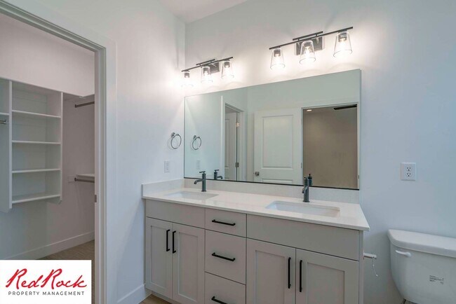 Building Photo - 3 Bedroom Townhome in Washington Fields wi...