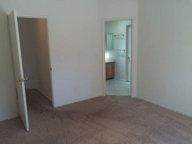 Building Photo - 2-Bedroom + Office, 2-bath, 2-car garage H...