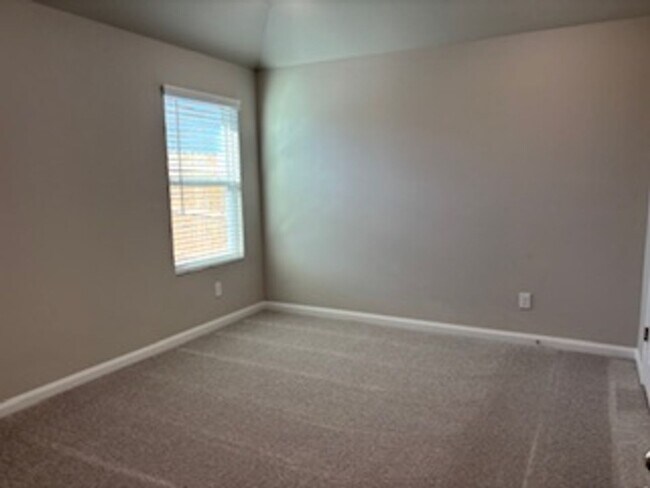 Building Photo - First Month Free! Beautiful New Home!