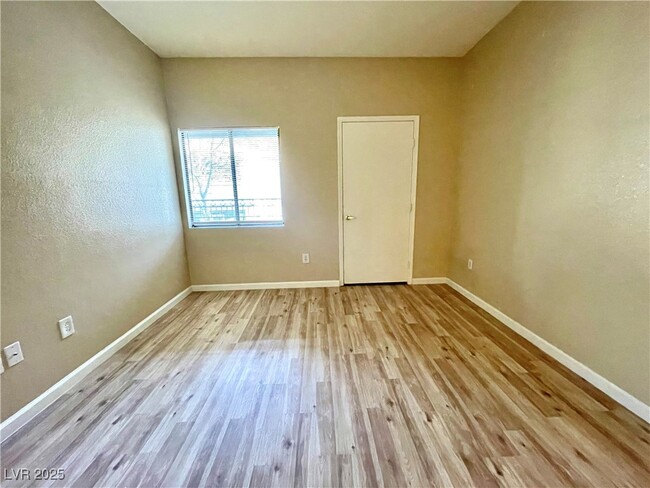 Building Photo - 8250 N Grand Canyon Dr