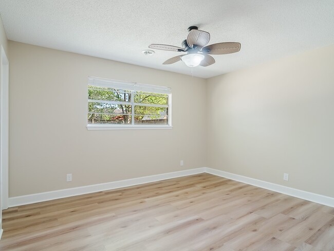 Building Photo - 1319 W Forest Dr