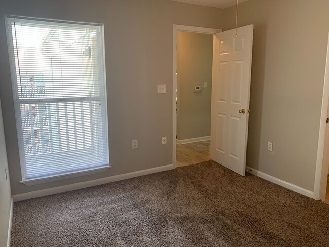 Building Photo - UTILITIES INCLUDED! 4 Bedroom | 4 Bath Con...