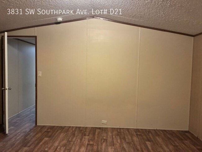 Building Photo - 3831 SW South Park Ave