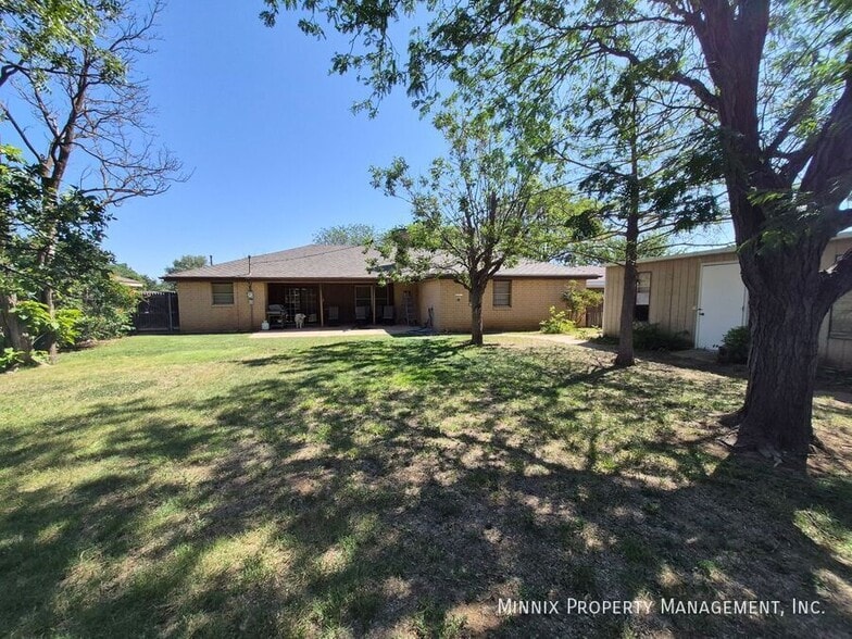 Building Photo - 2805 James Louis Dr