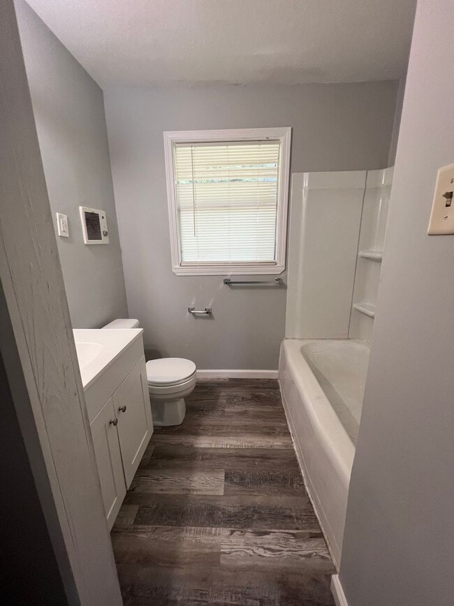 Building Photo - 3 Bedroom 1 bath Home for Lease