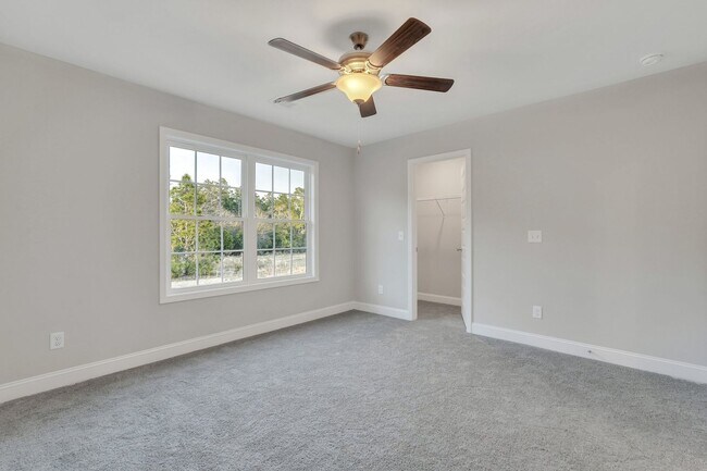 Building Photo - 102 Skye Dr