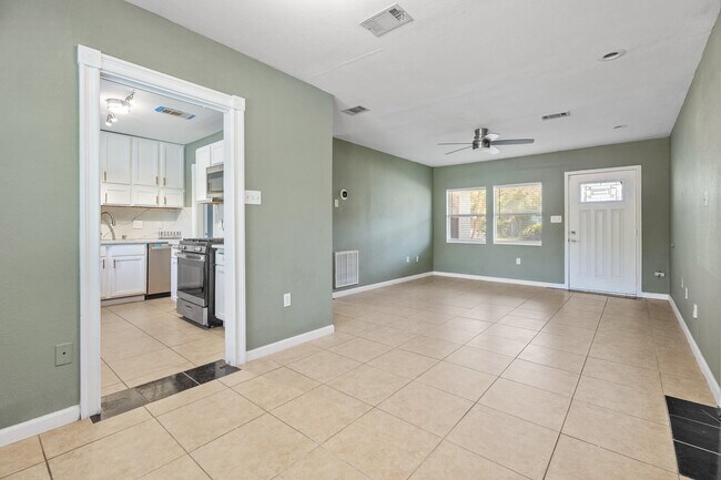 Building Photo - 108 Bonita Ave