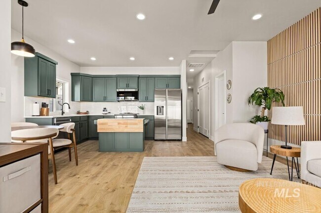 Building Photo - 10494 W Shields Ave