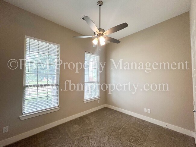 Building Photo - 335 Country Meadows Blvd