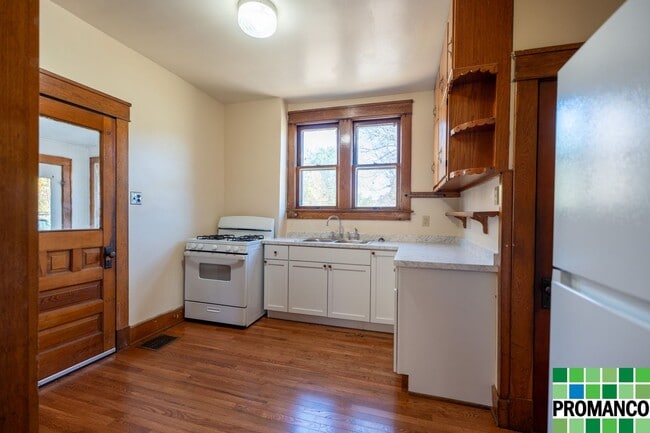 Building Photo - Southern Style Charming 3-Bedroom Farmhouse